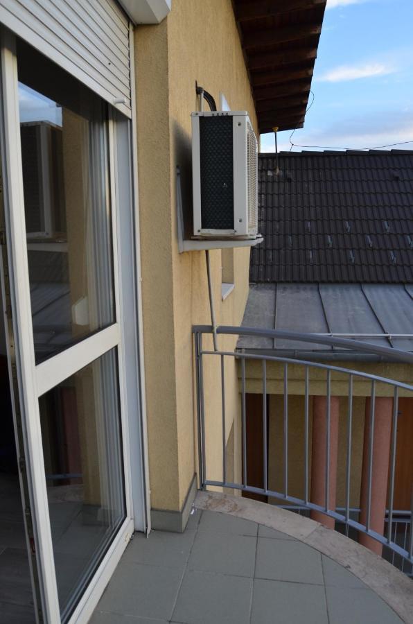 Flat At The Edge Of The Center + Parking Appartement Boedapest Buitenkant foto